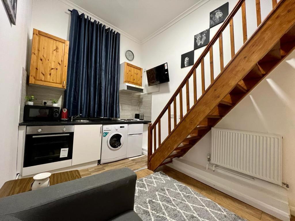 Modern Studios Queenspark Лондон Екстер'єр фото