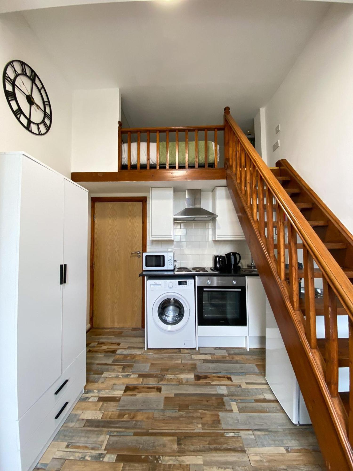 Modern Studios Queenspark Лондон Екстер'єр фото