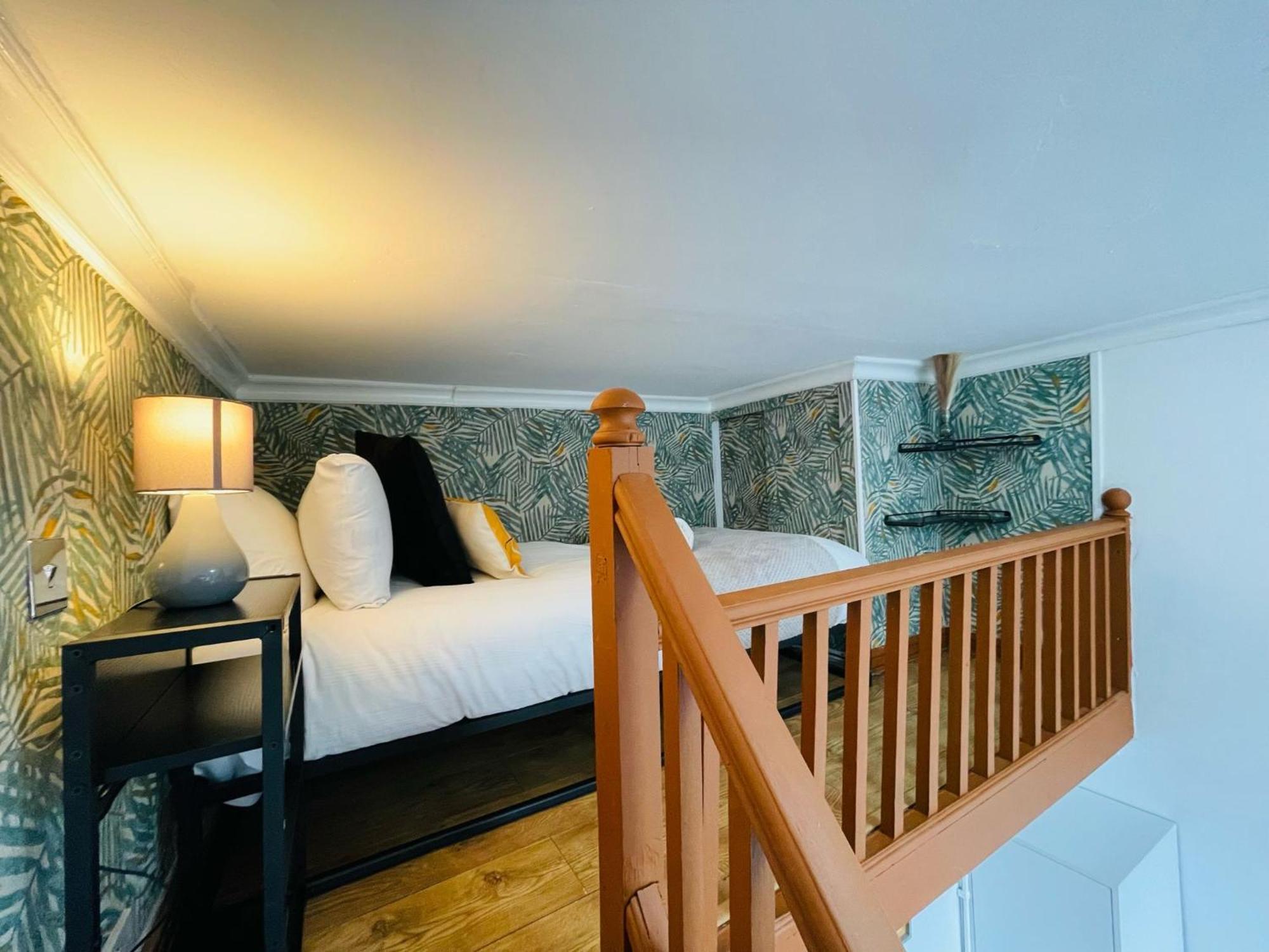 Modern Studios Queenspark Лондон Номер фото