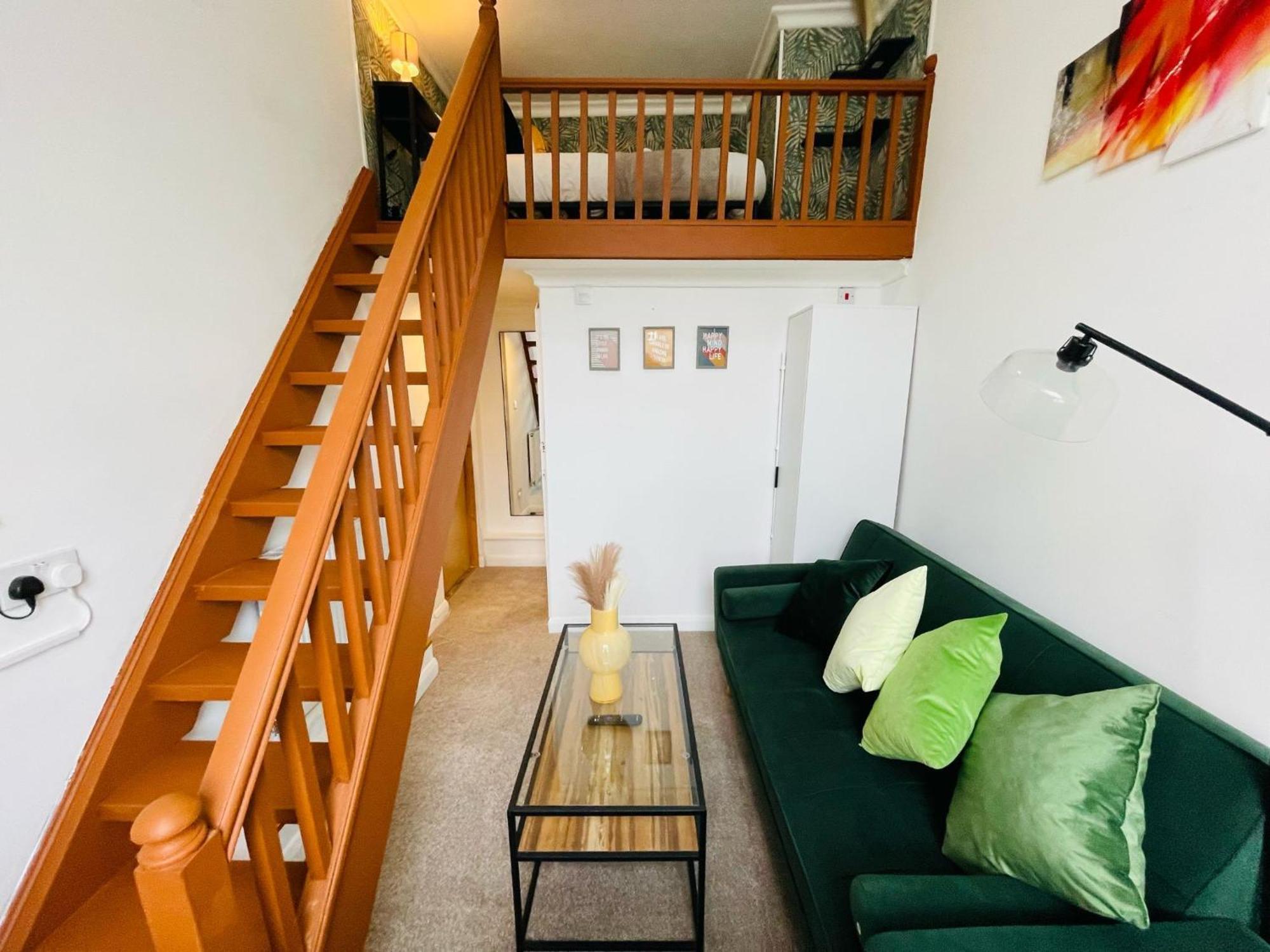 Modern Studios Queenspark Лондон Номер фото