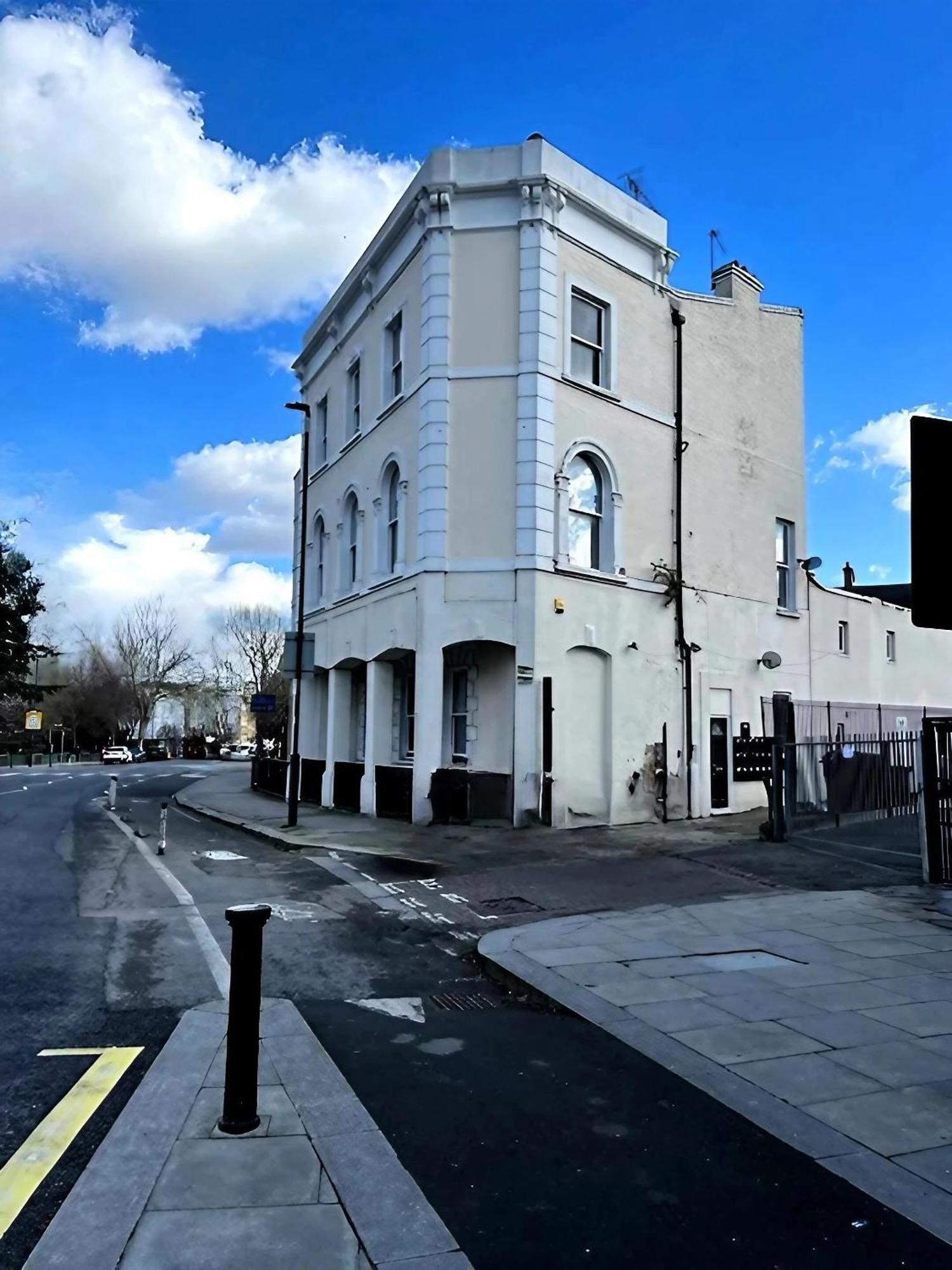 Modern Studios Queenspark Лондон Екстер'єр фото