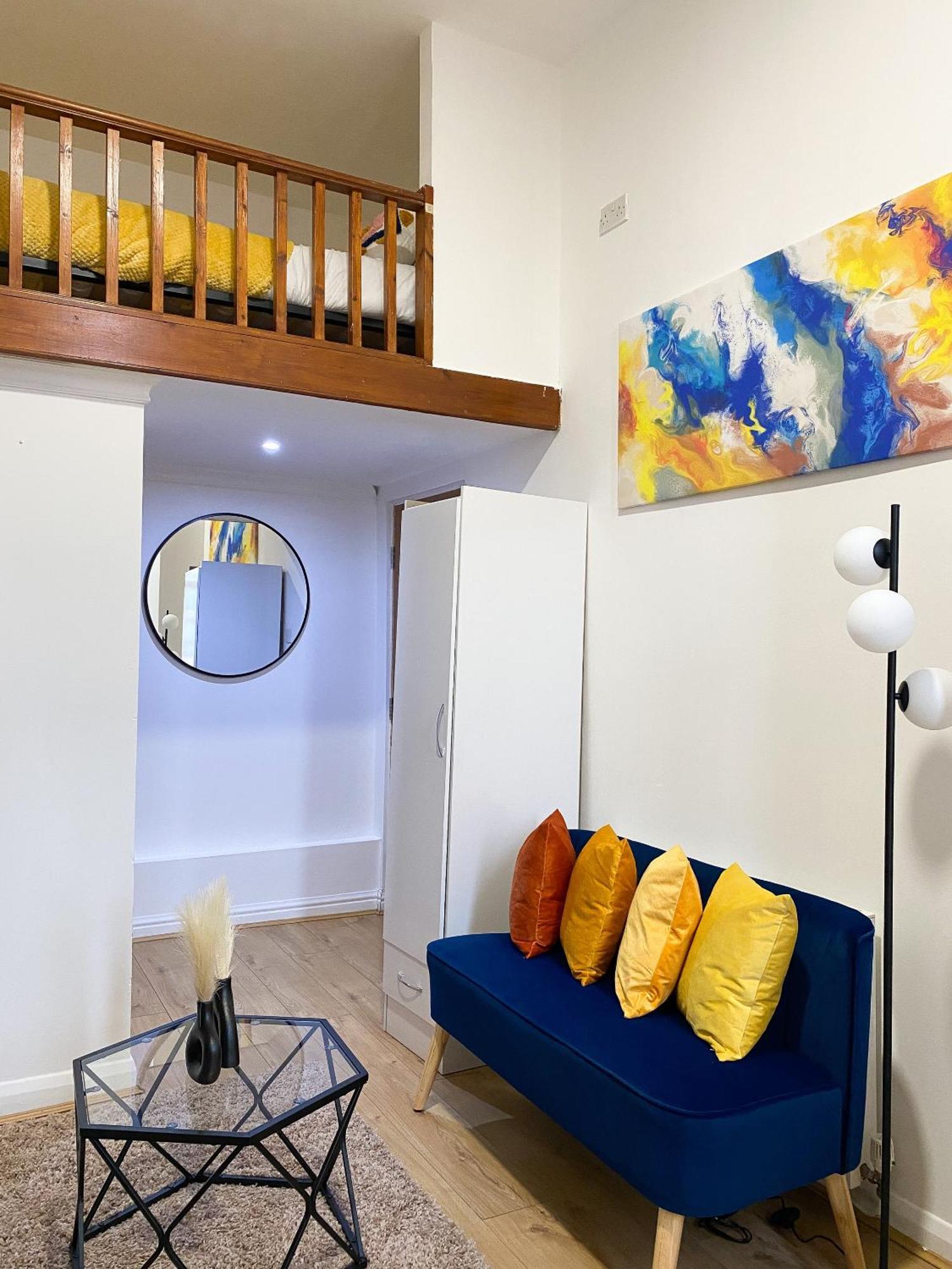 Modern Studios Queenspark Лондон Номер фото