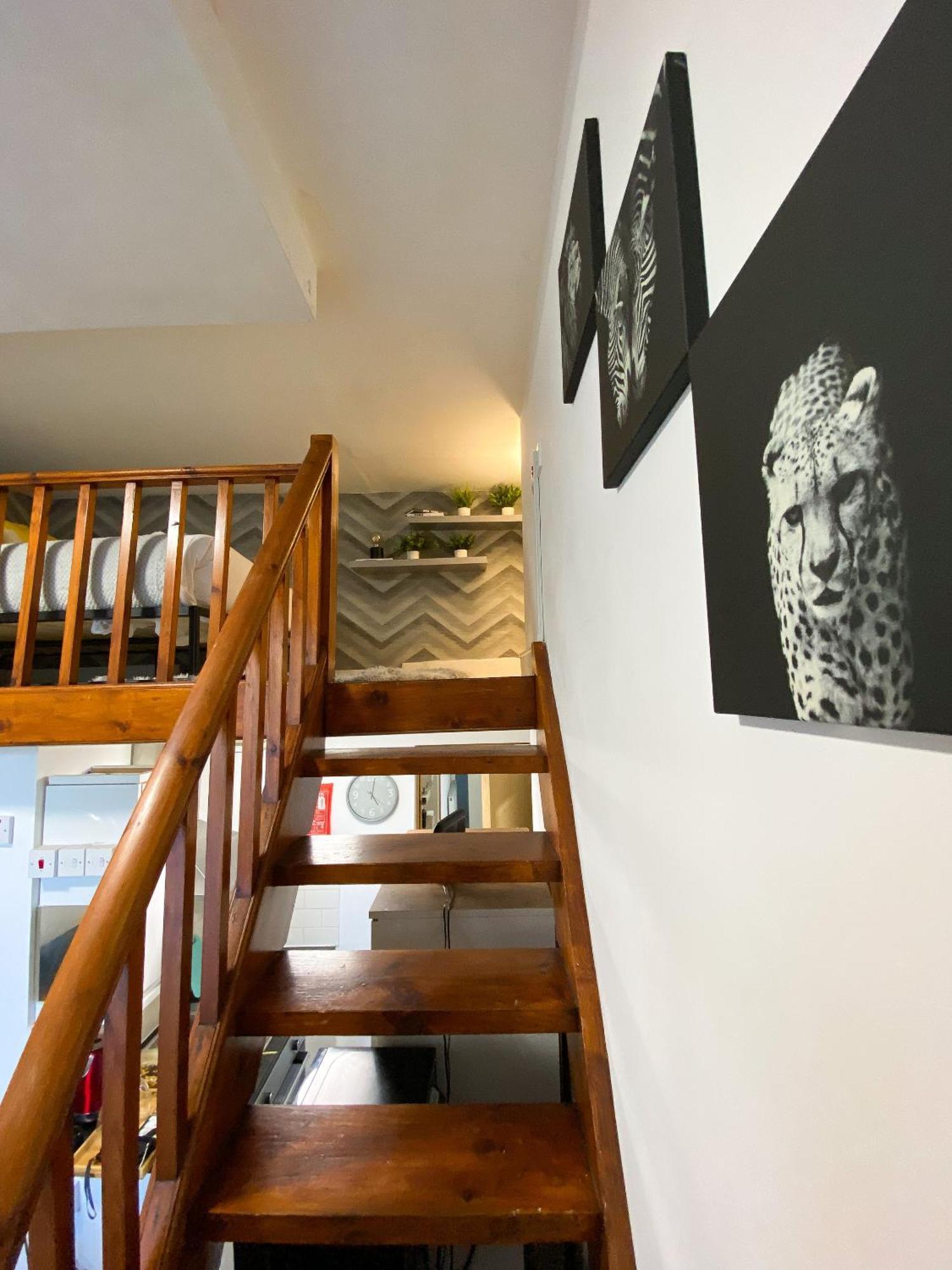 Modern Studios Queenspark Лондон Номер фото