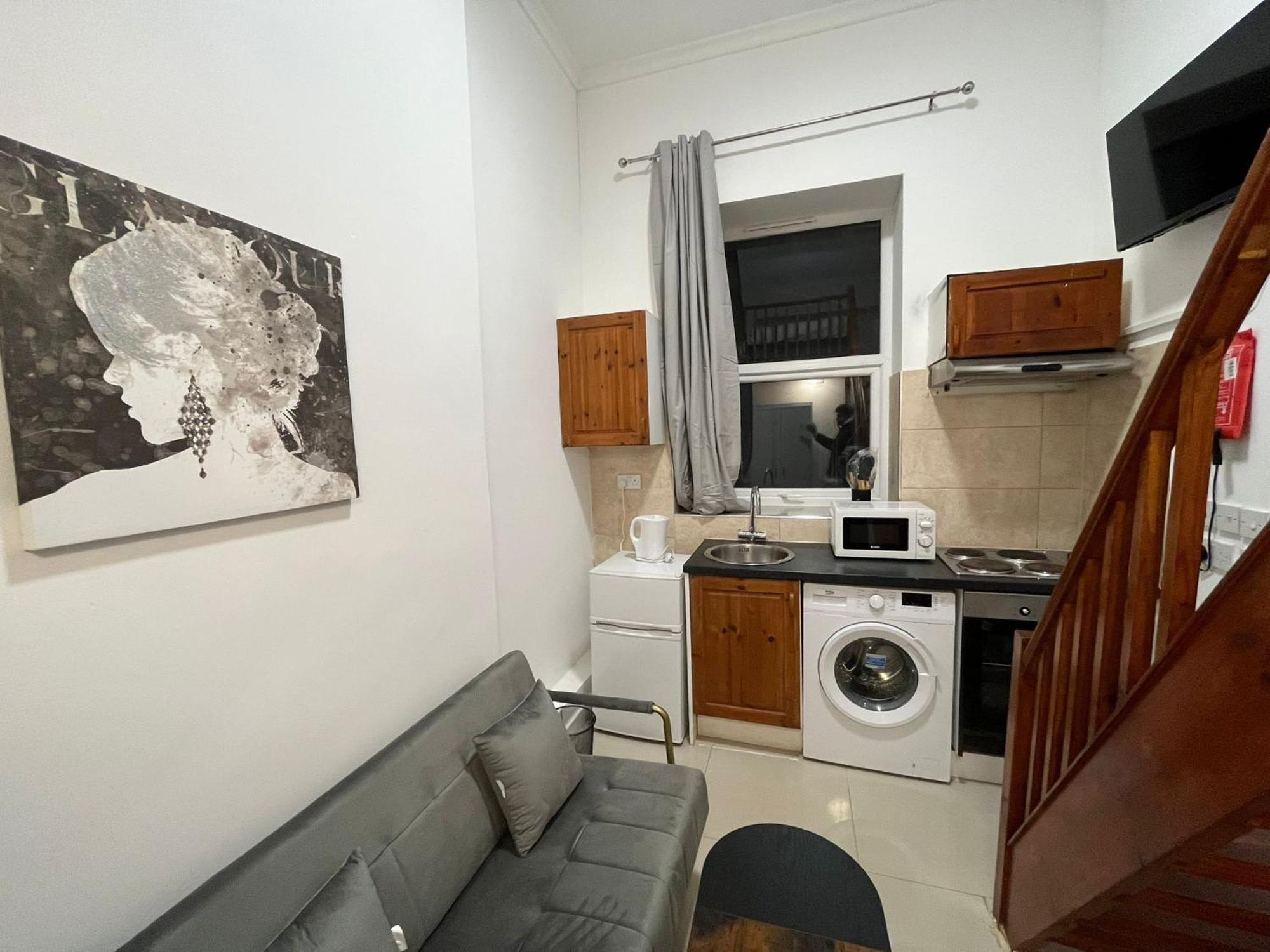 Modern Studios Queenspark Лондон Номер фото