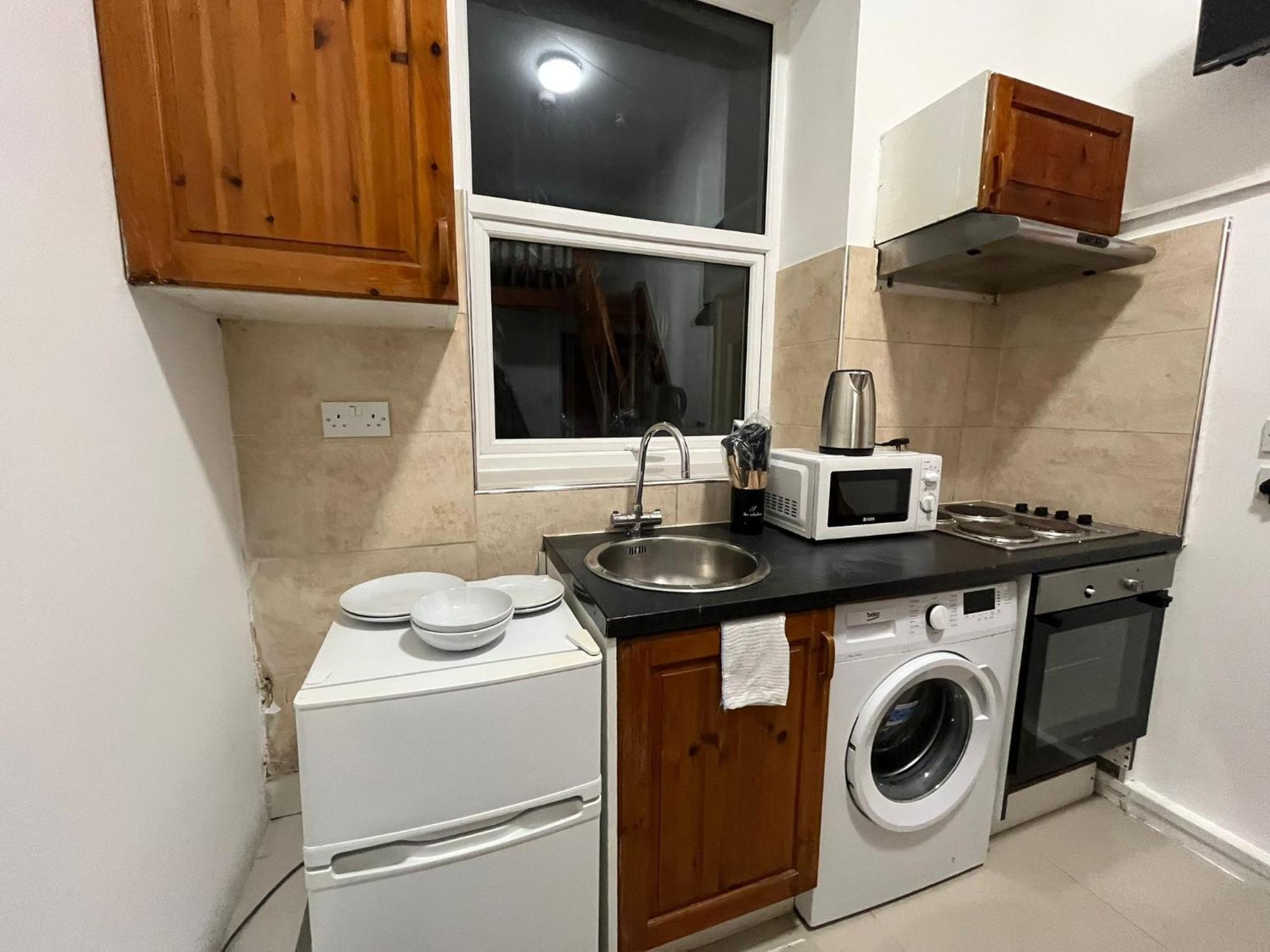 Modern Studios Queenspark Лондон Номер фото