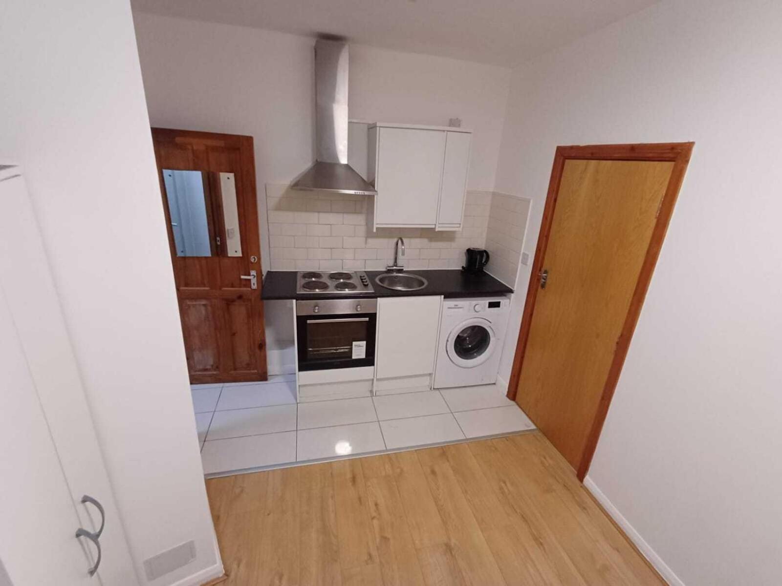 Modern Studios Queenspark Лондон Номер фото