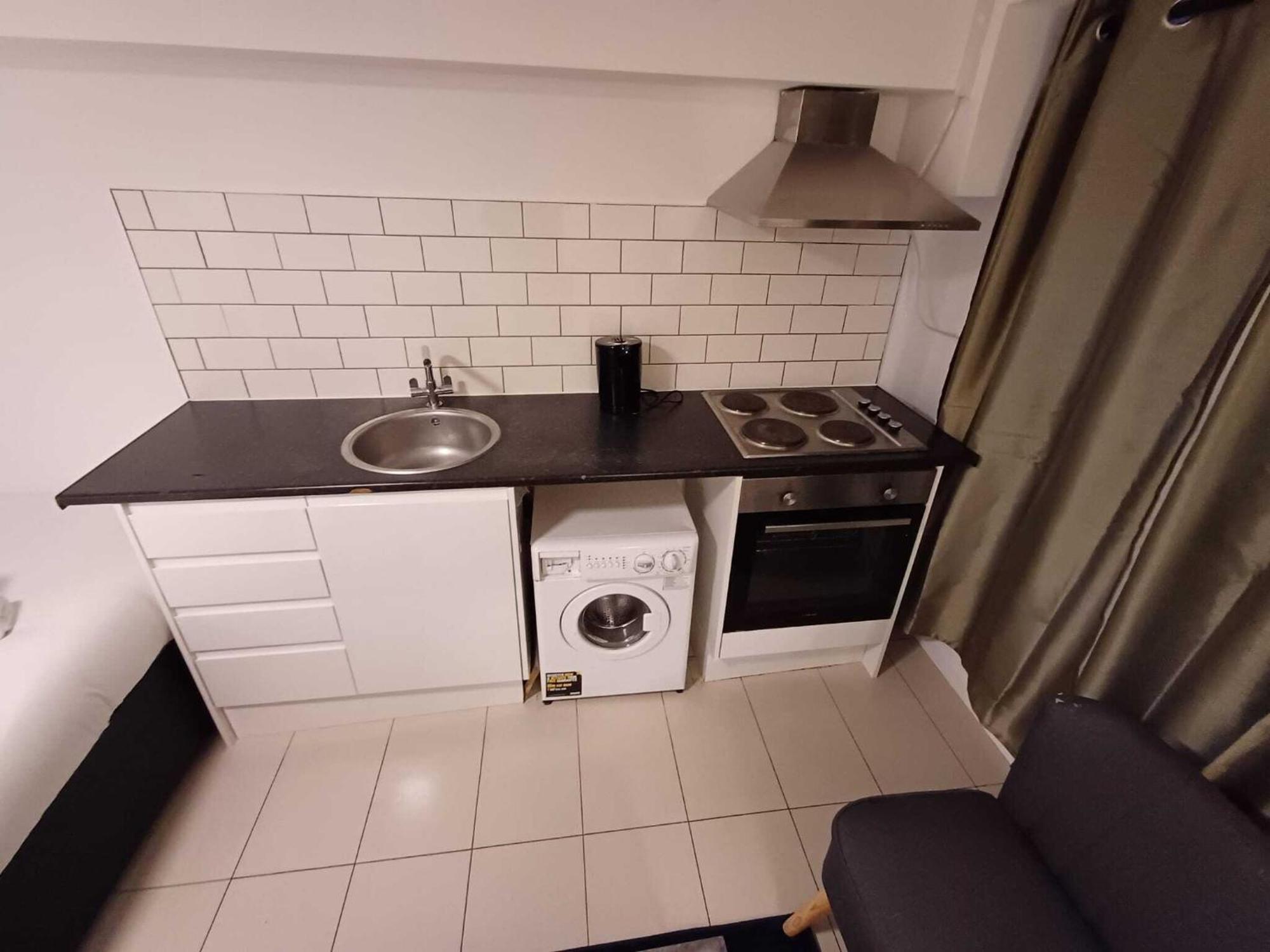 Modern Studios Queenspark Лондон Номер фото